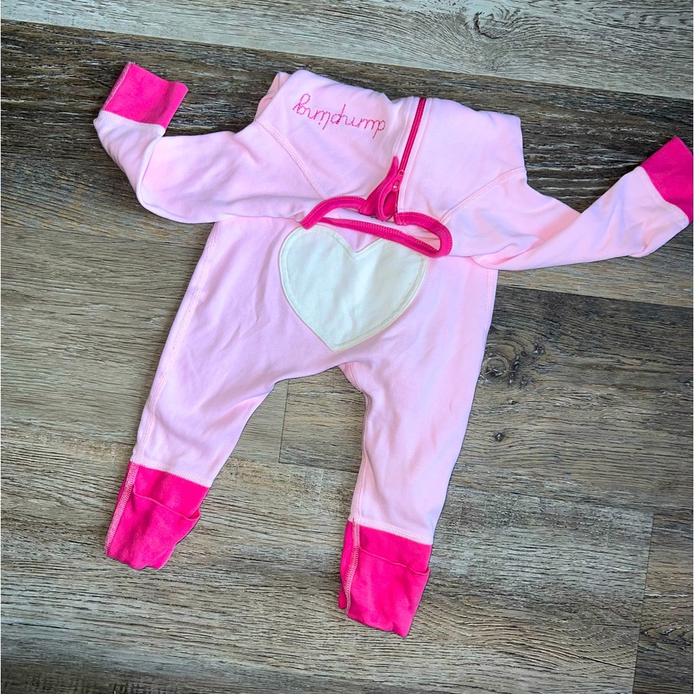 Dumpling heart bottom zip onesie